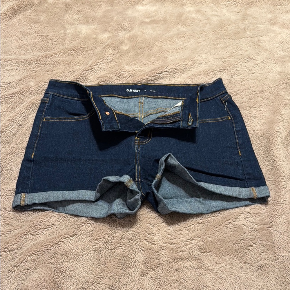 Old Navy Blue Jean Shorts with Rolled Cuff and Fitted Design - Picture 2 of 3